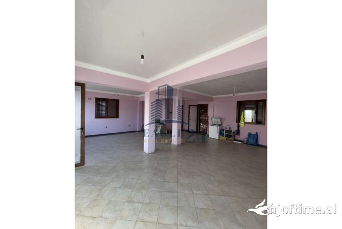 Ambiente Commerciale in Affitto 1+1 a Tirana - 500 Euro