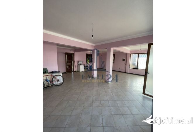 Ambiente Commerciale in Affitto 1+1 a Tirana - 500 Euro