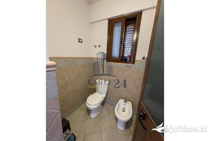 Ambiente Commerciale in Affitto 1+1 a Tirana - 500 Euro