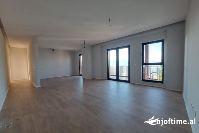 Ambiente Commerciale in Affitto 3+1 a Tirana - 1,800 Euro