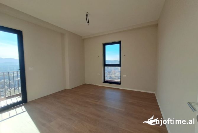 Ambiente Commerciale in Affitto 3+1 a Tirana - 1,800 Euro