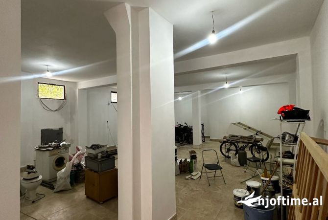 Magazine me qera ne zonen e Ali Demit ! 