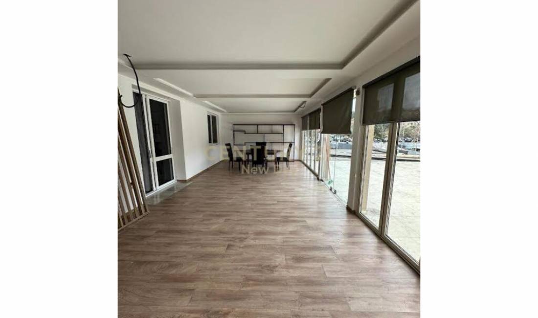 JEPET AMBIENT ME QIRA PER ZYRA OSE BANIM      350EU