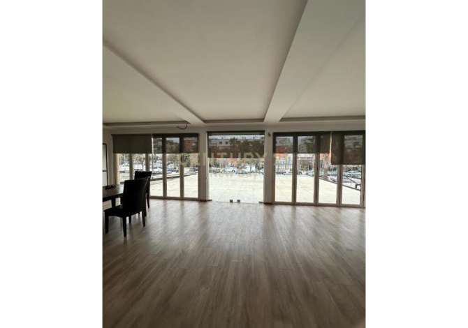 Ambient biznesi me qera 3+1 ne Durres - 350 Euro