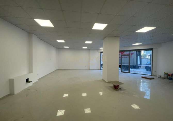 Ambient Per Qira ne Qendren e Durresit - 700Euro | 120 m2