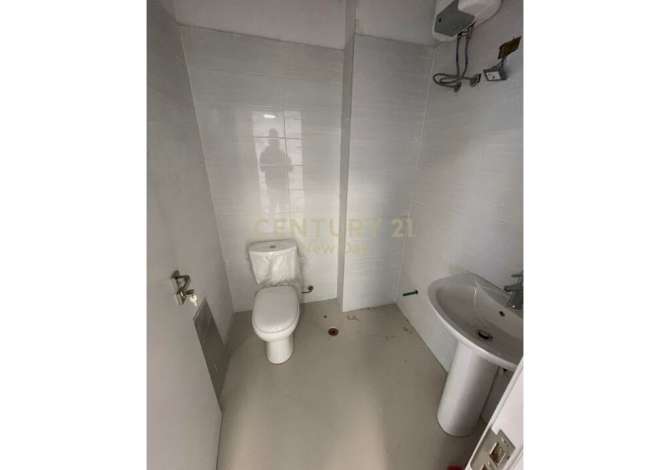 Ambient Per Qira ne Qendren e Durresit - 700Euro | 120 m2