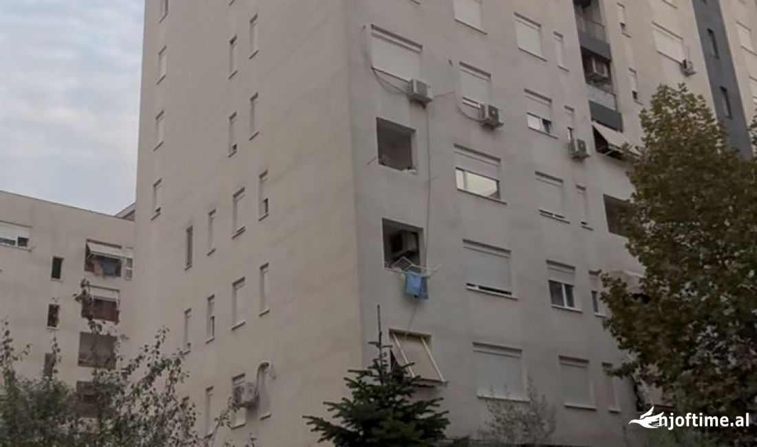 Shitet Ambient Biznesi, tek 21 Dhjetori (Kompleksi Kontakt)