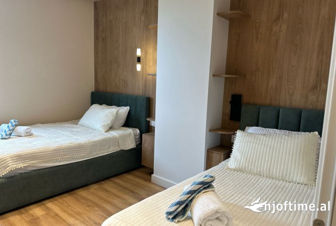 Shitete Vile Individuale Me Pishine 3+1+3 Ne Durres