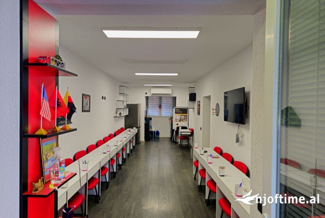 Ambiente Commerciale in Affitto 3+1 a Tirana - 700 Euro