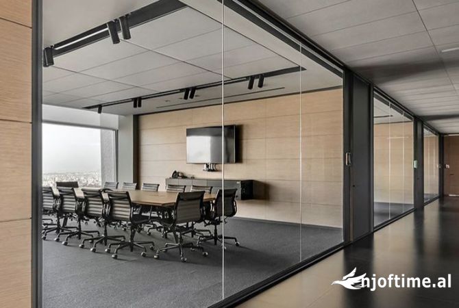 Ambiente Commerciale in Vendita 1+1 a Tirana - 600,000 Euro