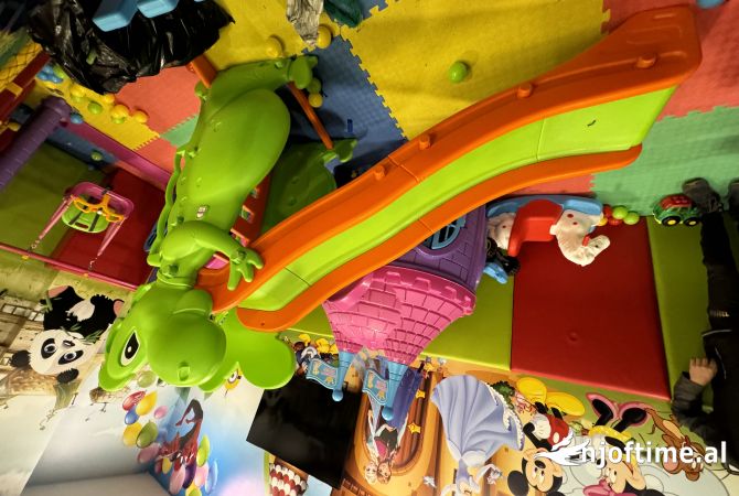 Pajisje biznesi ne shitje ne Tirane - 950 Euro