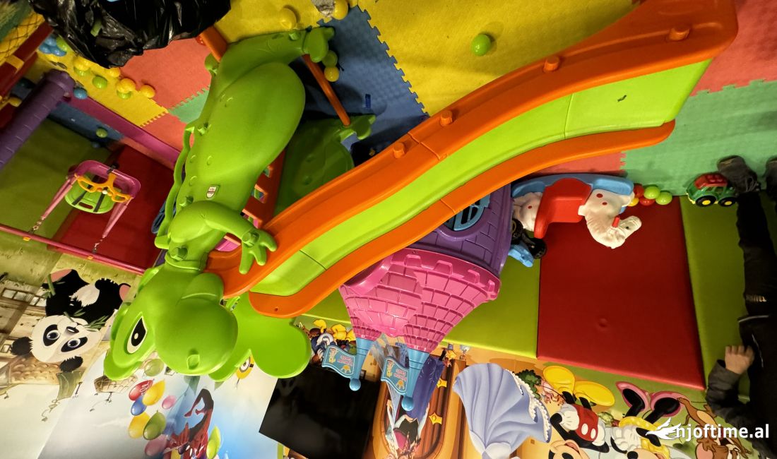 Shitet kend lojerash