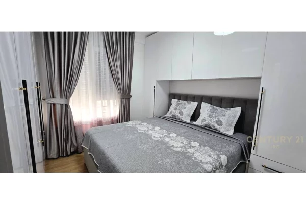 Shtepi ne shitje Apartament ne Tirane, 1+1, Mobilimi Pjeserisht e mobiluar, Pagesa 120,000  Euro.