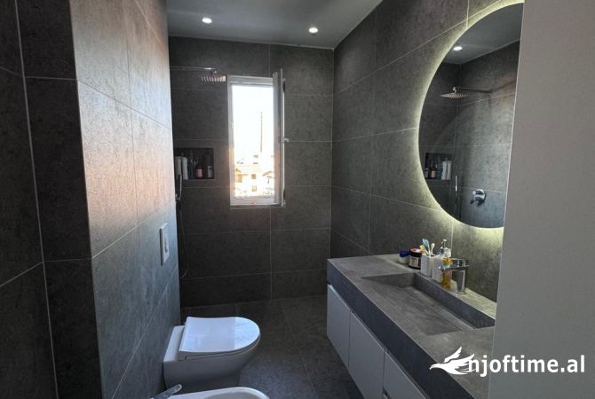 Shtepi ne shitje Apartament ne Tirane, 1+1, Mobilimi E mobiluar, Pagesa 130,000  Euro.