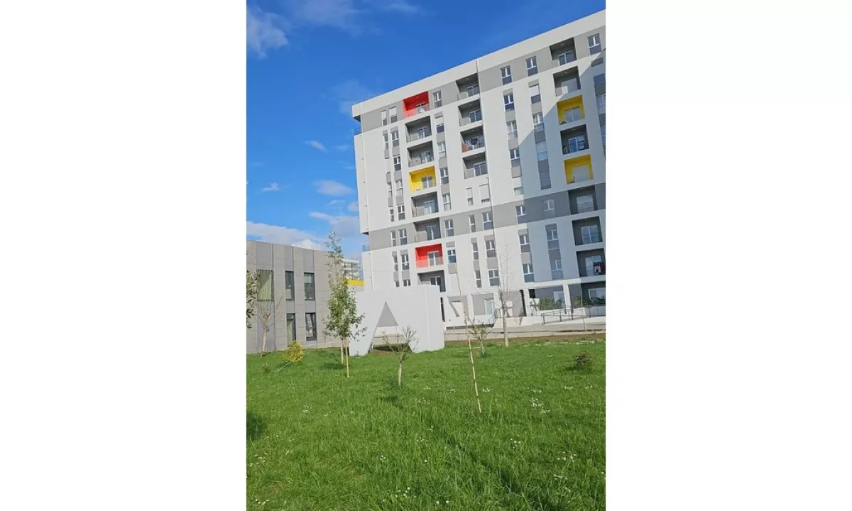 Shtepi ne shitje Apartament ne Tirane, 2+1, Mobilimi Bosh, pa mobiluar, Pagesa 98,000  Euro.
