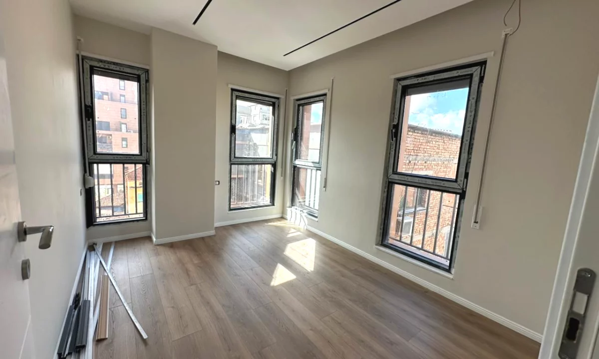 Shtepi ne shitje Apartament ne Tirane, 2+1, Mobilimi Bosh, pa mobiluar, Pagesa 210,000  Euro.