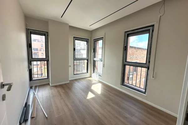 Shtepi ne shitje Apartament ne Tirane, 2+1, Mobilimi Bosh, pa mobiluar, Pagesa 210,000  Euro.