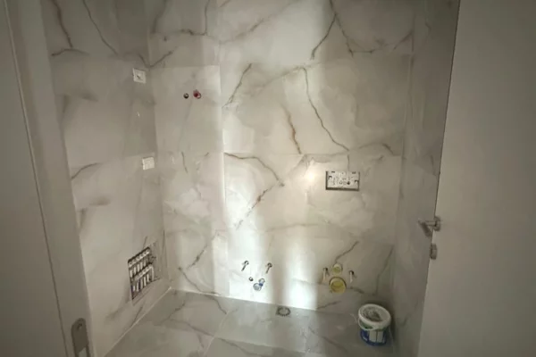 Shtepi ne shitje Apartament ne Tirane, 2+1, Mobilimi Bosh, pa mobiluar, Pagesa 210,000  Euro.