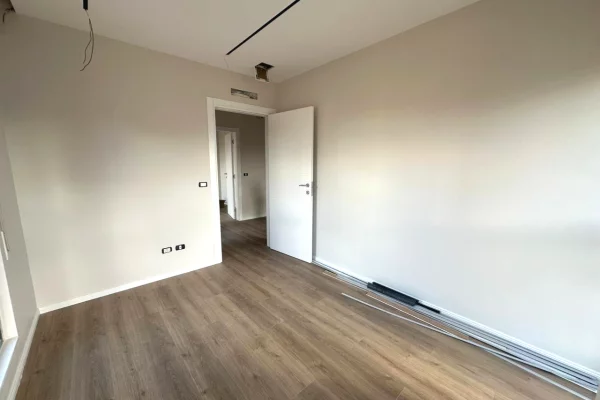 Shtepi ne shitje Apartament ne Tirane, 2+1, Mobilimi Bosh, pa mobiluar, Pagesa 210,000  Euro.