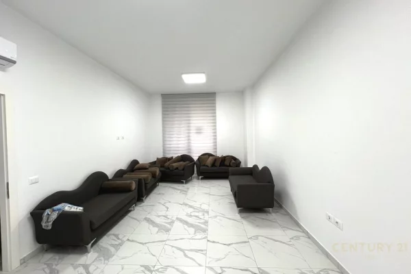 Ambient biznesi me qera 3+1 ne Tirane - 1,200 Euro