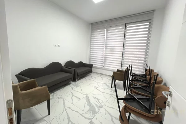 Ambjent komercial per qera tek Kompleksi Zirkon,Rr Kongresi i Manastirit