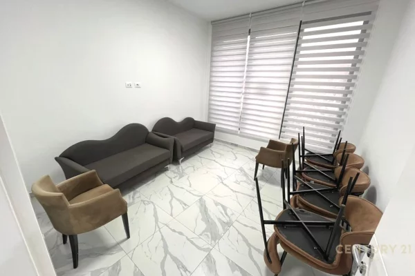 Ambjent komercial per qera tek Kompleksi Zirkon,Rr Kongresi i Manastirit