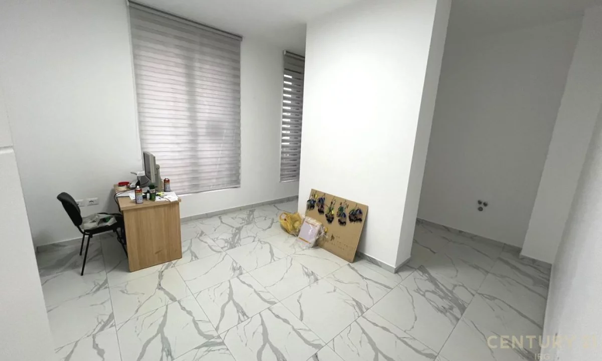 Ambjent komercial per qera tek Kompleksi Zirkon,Rr Kongresi i Manastirit