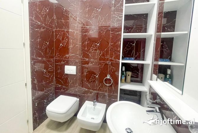 Appartamento in vendita a Tirana 2+1, Arredato