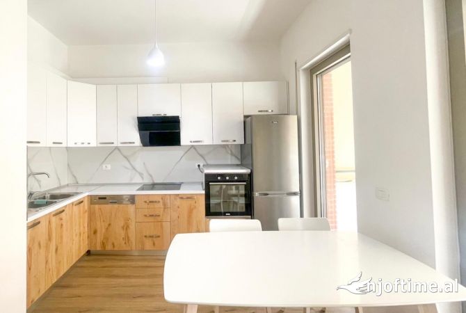 Appartamento in vendita a Tirana 2+1, Arredato