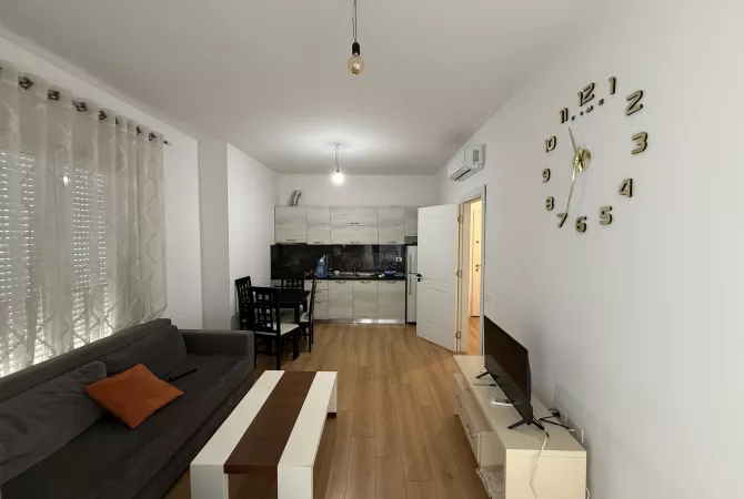 Jepet me qera 1+1 450 euro fakulteti i mjeksis