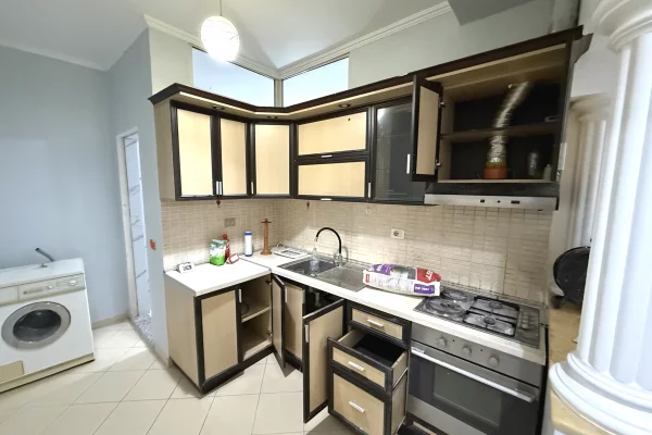 Shtepi me qera Apartament ne Tirane, 2+1, Mobilimi E mobiluar, Pagesa 400  Euro.