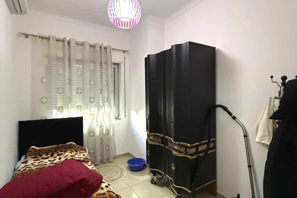 Shtepi me qera Apartament ne Tirane, 2+1, Mobilimi E mobiluar, Pagesa 550  Euro.