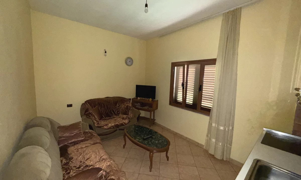 Shtepi me qera Apartament ne Tirane, 2+1, Mobilimi E mobiluar, Pagesa 400  Euro.