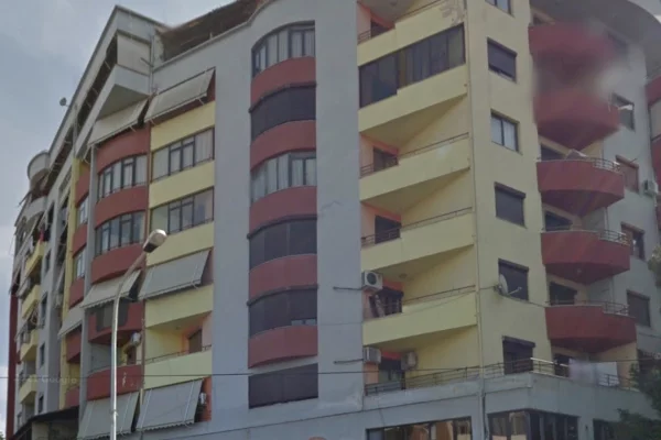 Shitet apartameni 140m2 kinostudio okazion