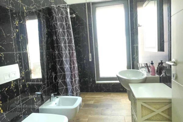 Appartamento in vendita a Tirana 2+1, Arredato