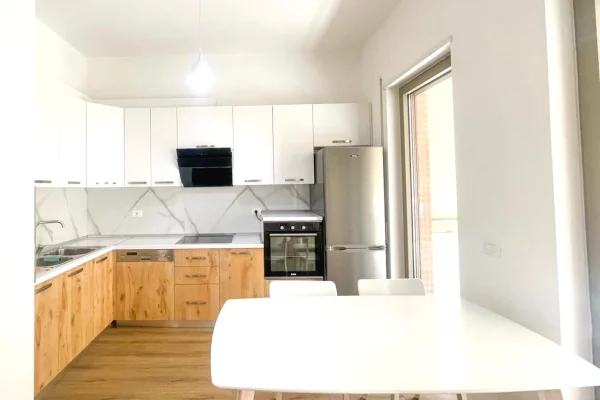 Appartamento in vendita a Tirana 2+1, Arredato