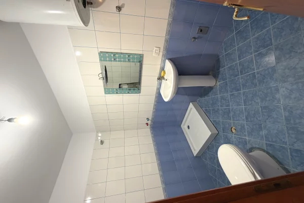 Shtepi me qera Apartament ne Tirane, 2+1, Mobilimi E mobiluar, Pagesa 400  Euro.