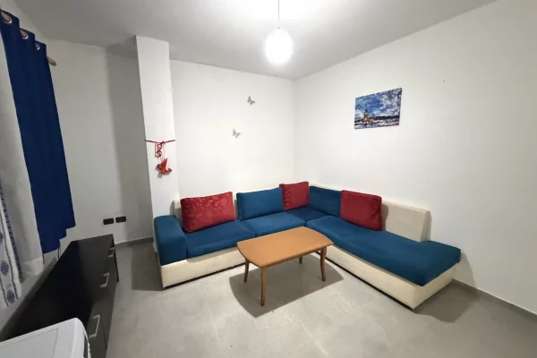 Jepet me qera 1+1 350 lek fakulteti i mjeksis