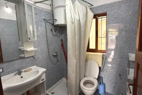 Shtepi me qera Apartament ne Tirane, 1+1, Mobilimi E mobiluar, Pagesa 350  Euro.