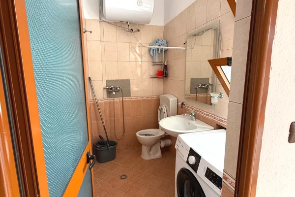 Shtepi me qera Apartament ne Tirane, 1+1, Mobilimi E mobiluar, Pagesa 35,000  Leke.