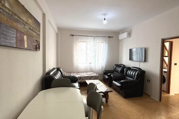 Jepet me qera 1+1 afer fakultetit te mjeksis