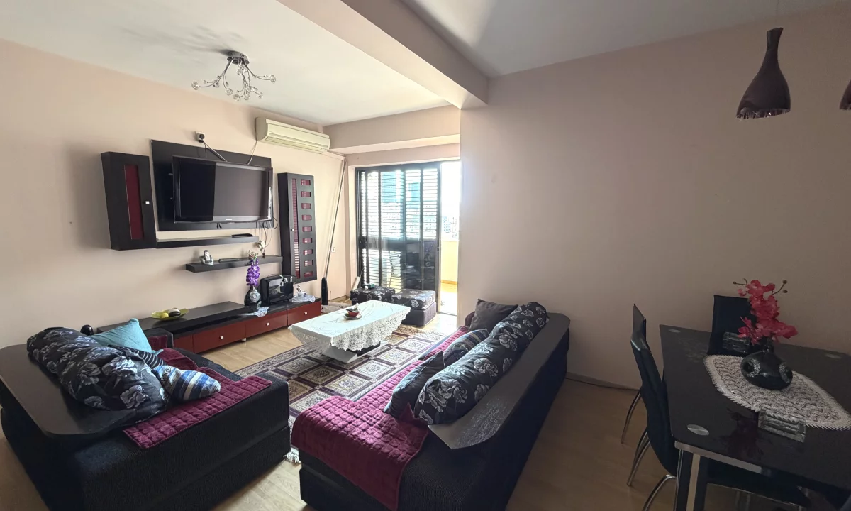 Shtepi me qera Apartament ne Tirane, 2+1, Mobilimi E mobiluar, Pagesa 55,000  Leke.