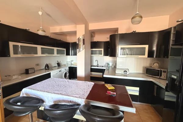 Shtepi me qera Apartament ne Tirane, 2+1, Mobilimi E mobiluar, Pagesa 55,000  Leke.