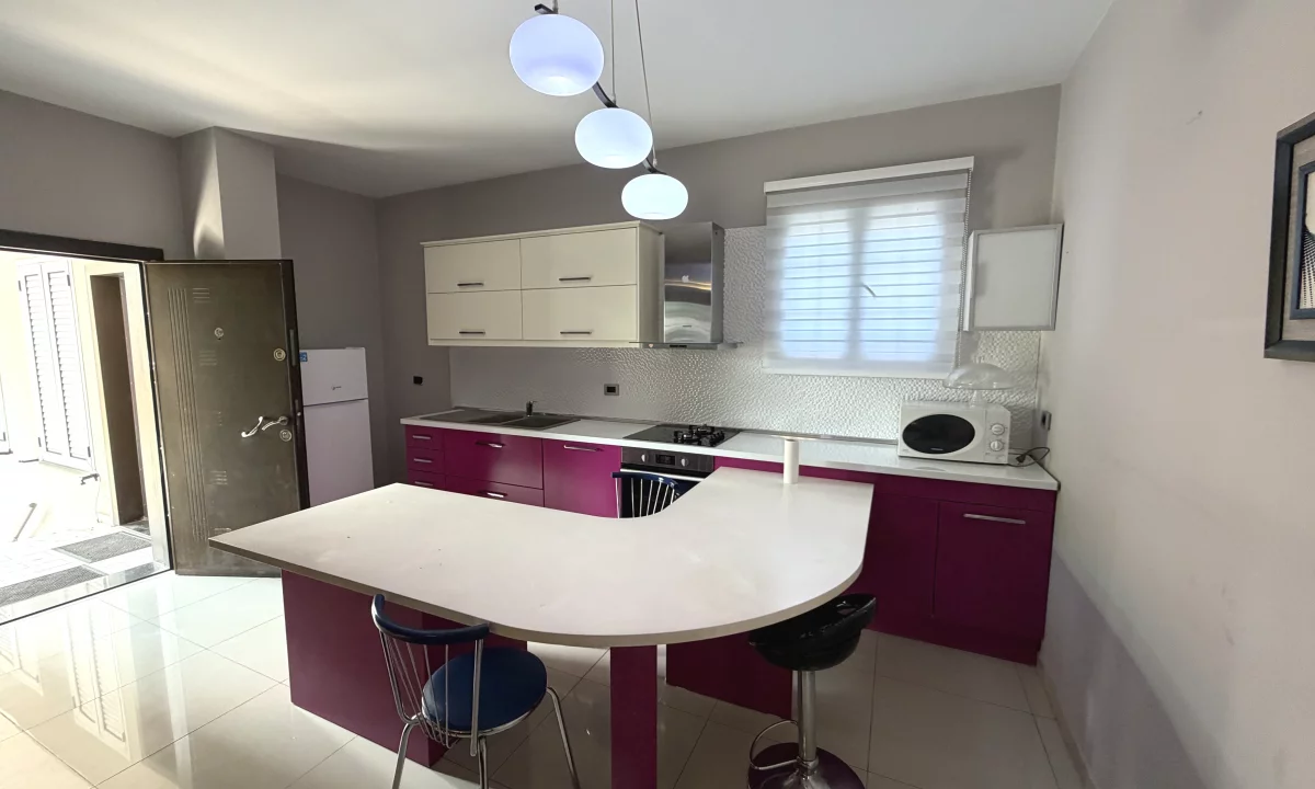 Shtepi me qera Apartament ne Tirane, 2+1, Mobilimi E mobiluar, Pagesa 45,000  Leke.