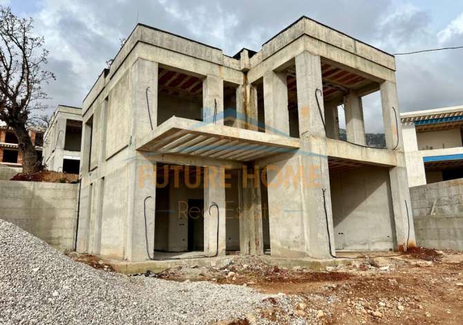 Shtepi ne shitje Vila Luksoze ne Vlore, 3+1, Mobilimi Bosh, pa mobiluar, Pagesa 1,200,000  Euro.