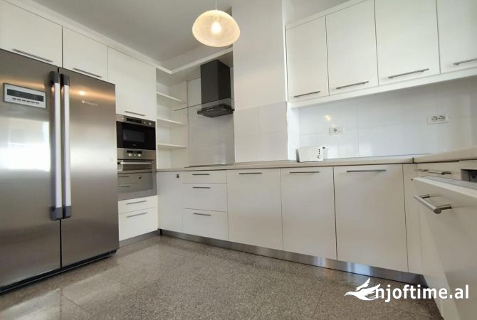 Shtepi me qera Apartament ne Tirane, 2+1, Mobilimi E mobiluar, Pagesa 850  Euro.