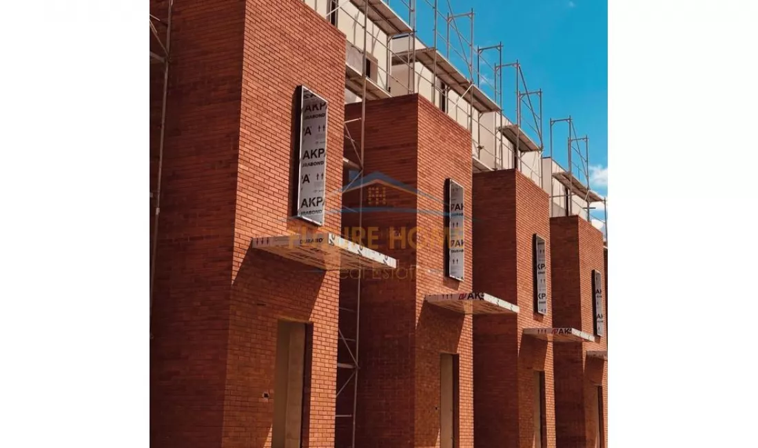 Shtepi ne shitje Vila Luksoze ne Tirane, 3+1, Mobilimi Bosh, pa mobiluar, Pagesa 690,000  Euro.