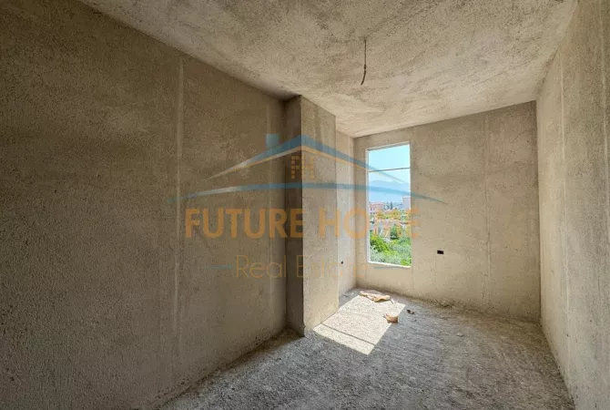 Shtepi ne shitje Apartament ne Tirane, 2+1, Mobilimi Bosh, pa mobiluar, Pagesa 90,000  Euro.