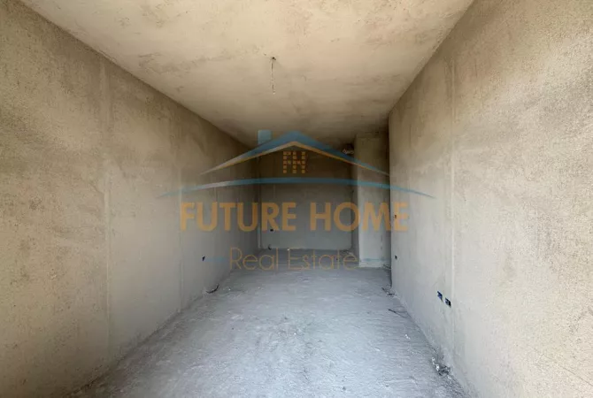 Shtepi ne shitje Apartament ne Tirane, 2+1, Mobilimi Bosh, pa mobiluar, Pagesa 90,000  Euro.