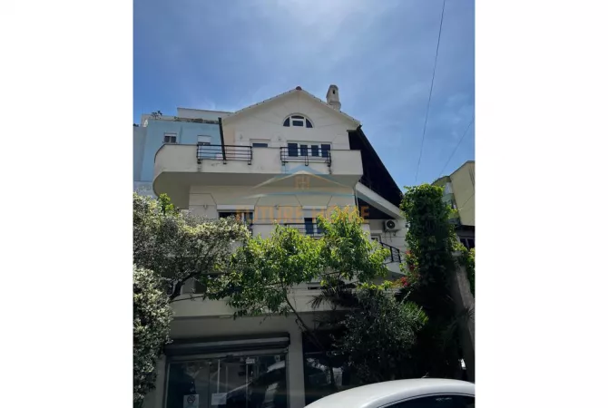 Qera, Vilë, Kodra e Diellit, Tiranë